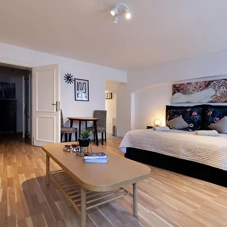 Apartment Aparts By The Bridge