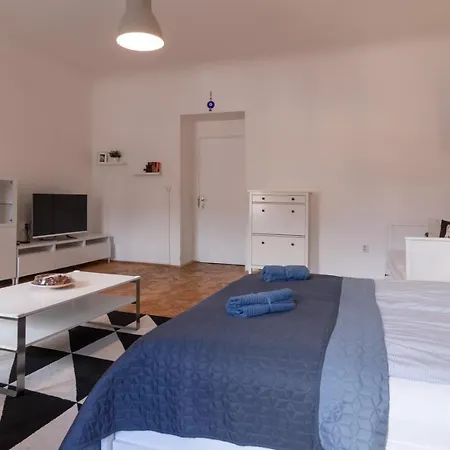 Apartment Aparts By The Bridge Prague