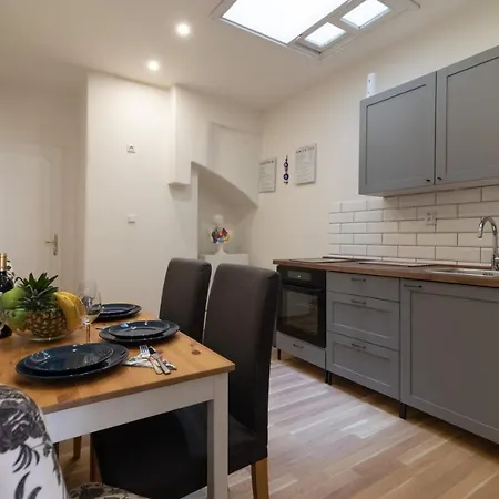 Apartment Aparts By The Bridge Prague