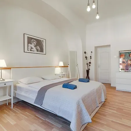 Apartment Aparts By The Bridge *