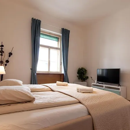 Smyrna Boutique Apartments * Прага